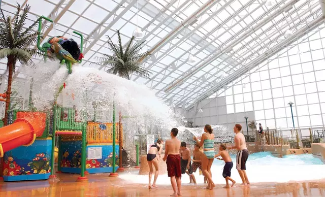 Niagara Falls Resort with Indoor Water Park
